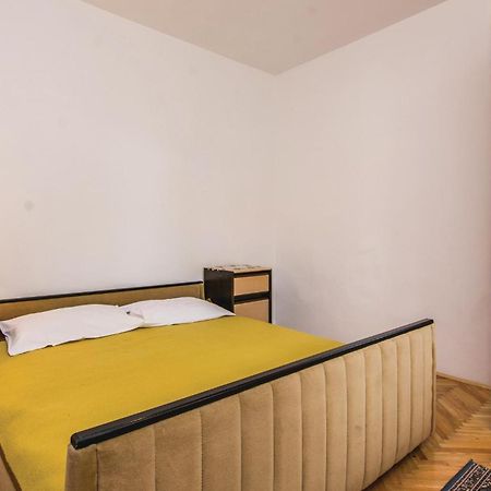 4 Bedroom Awesome Apartment In Starigrad 외부 사진