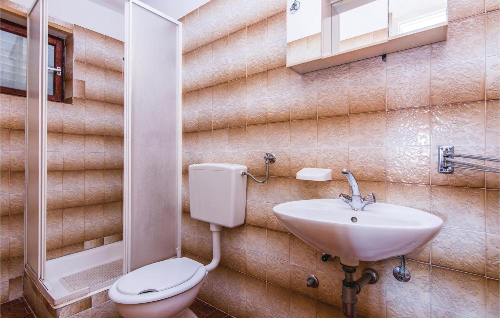 4 Bedroom Awesome Apartment In Starigrad 외부 사진