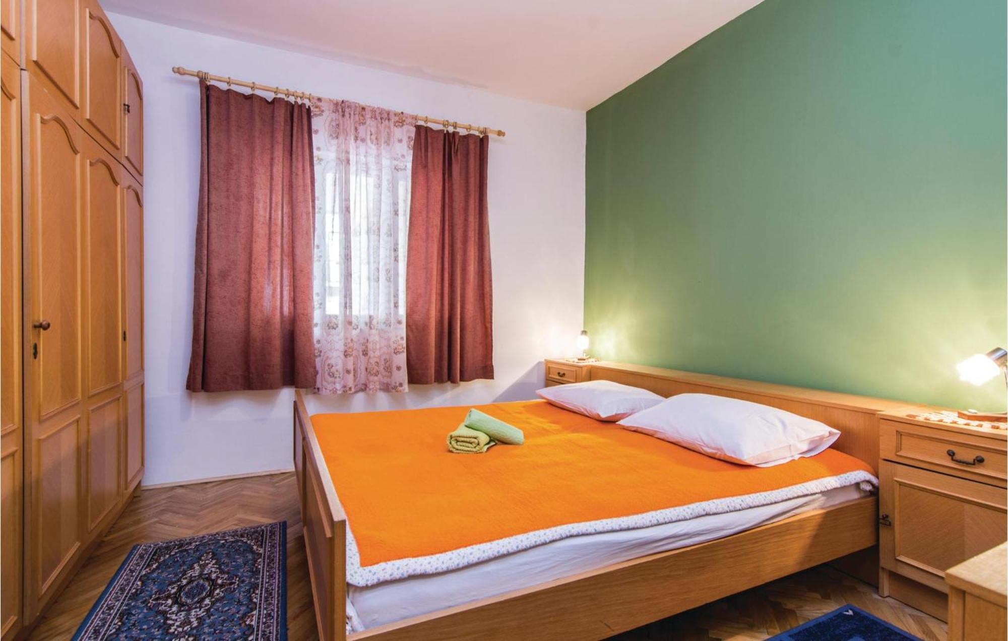 4 Bedroom Awesome Apartment In Starigrad 외부 사진