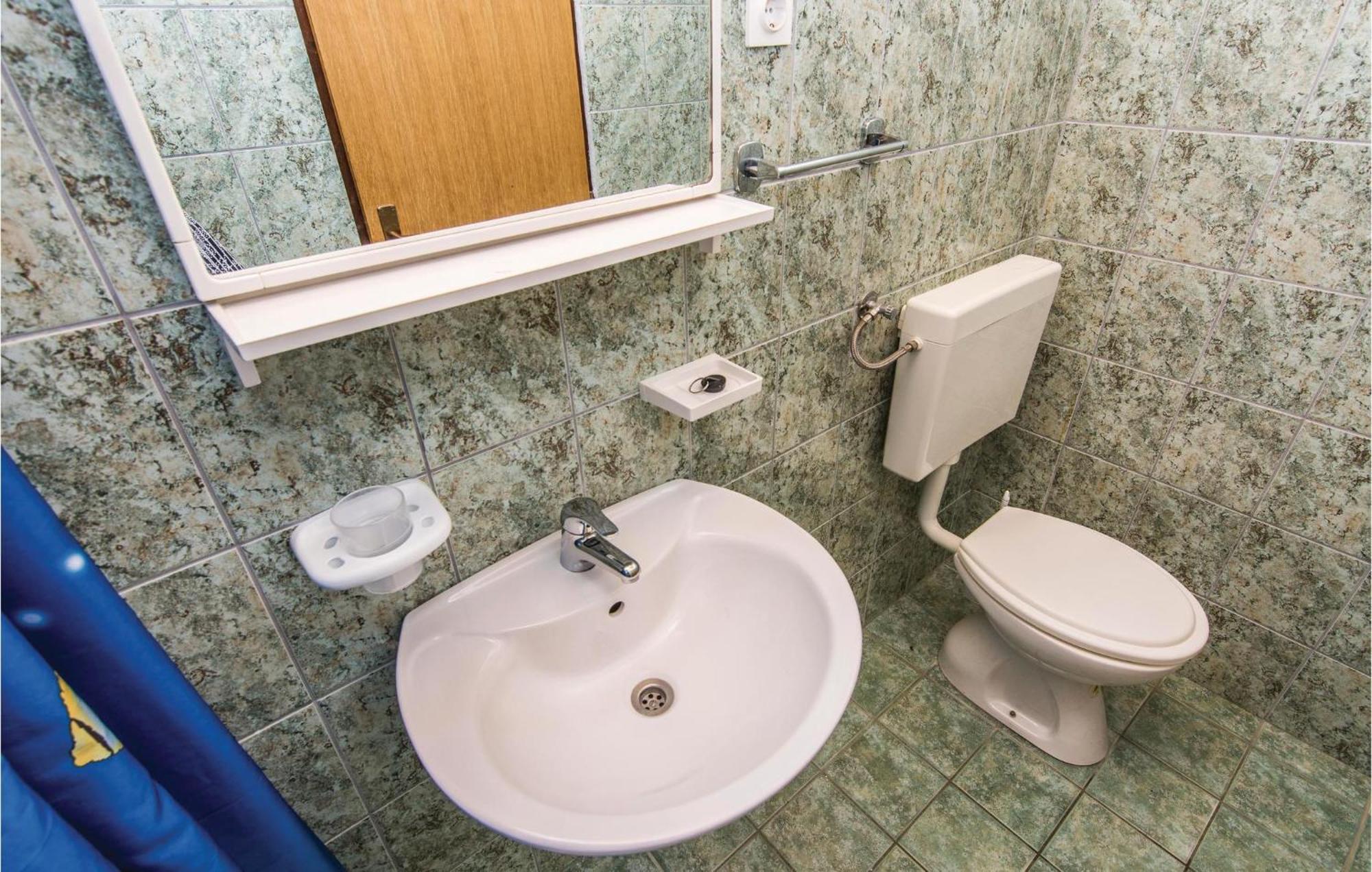 4 Bedroom Awesome Apartment In Starigrad 외부 사진