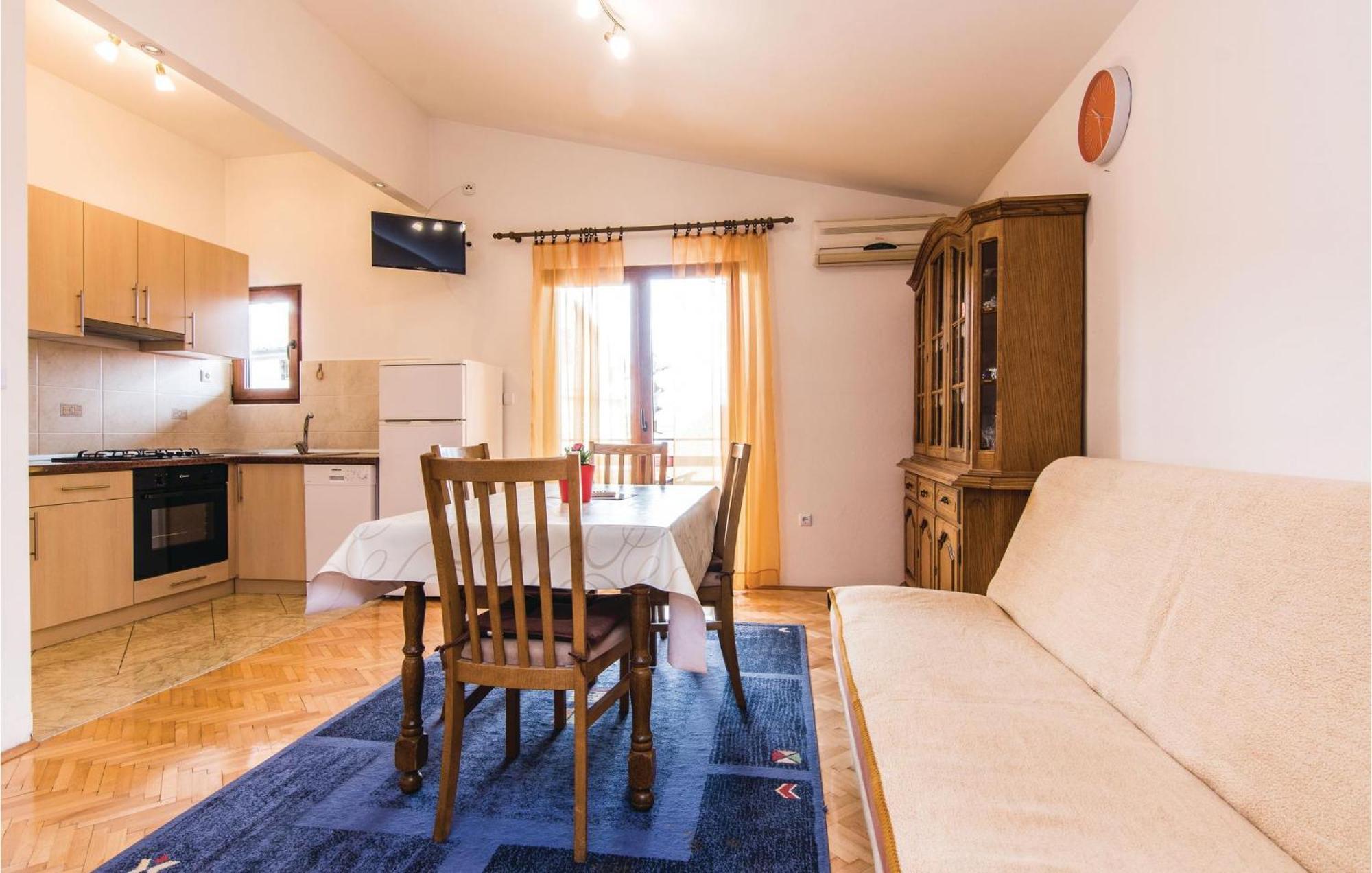 4 Bedroom Awesome Apartment In Starigrad 외부 사진
