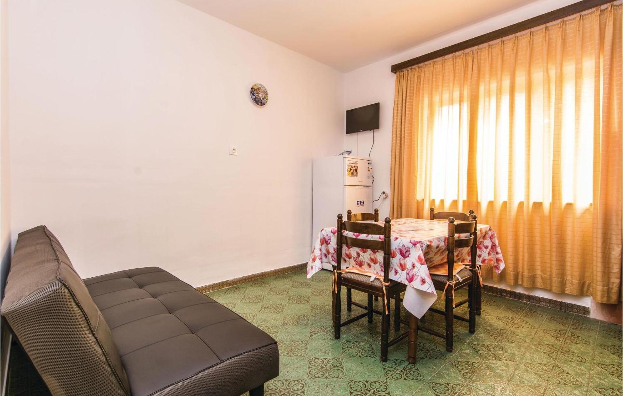 4 Bedroom Awesome Apartment In Starigrad 외부 사진