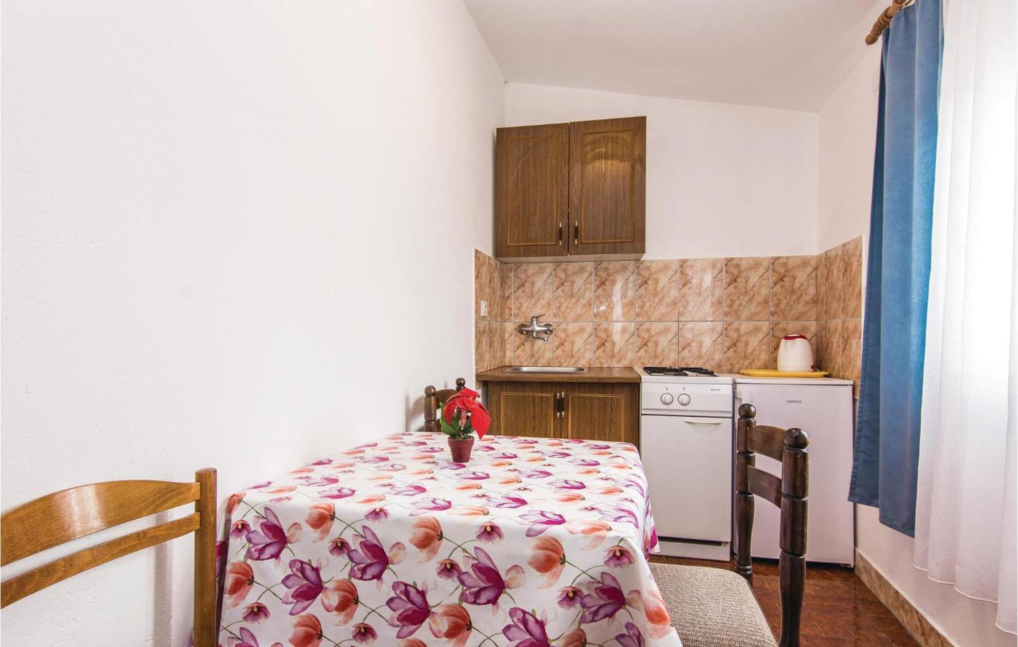4 Bedroom Awesome Apartment In Starigrad 외부 사진