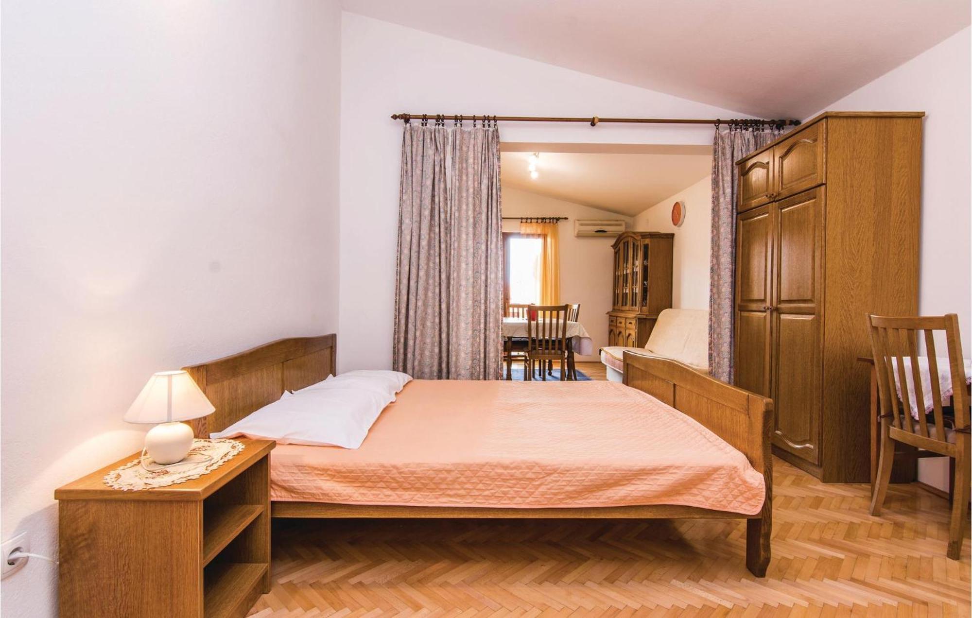 4 Bedroom Awesome Apartment In Starigrad 외부 사진
