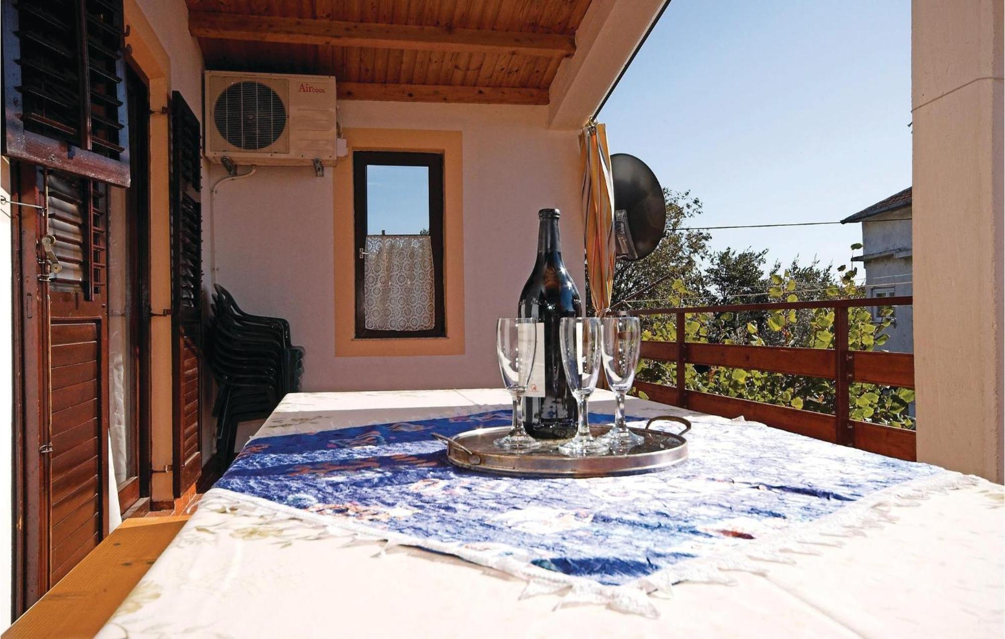 4 Bedroom Awesome Apartment In Starigrad 외부 사진
