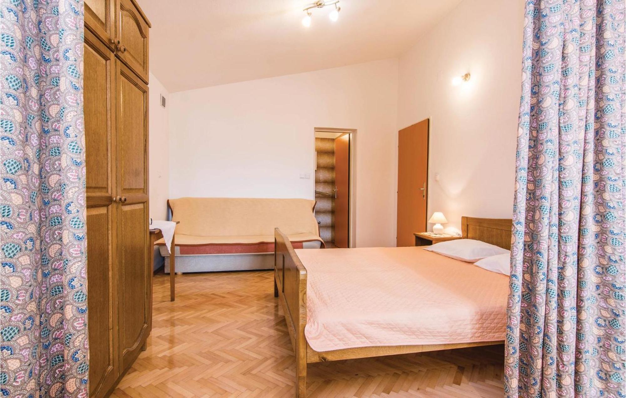 4 Bedroom Awesome Apartment In Starigrad 외부 사진